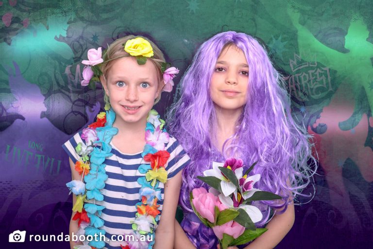Roundabooth photo booth young guests in Old Toongabie Descendants Party